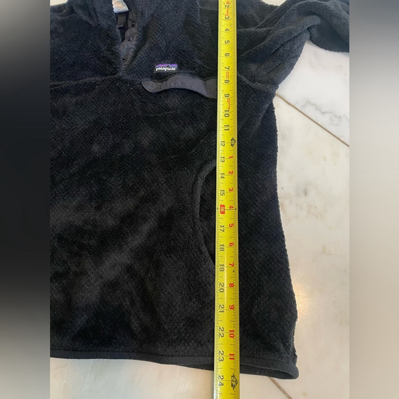 Patagonia, women’s large, black high pile quarter snap fleece pullover jacket - Picture 7 of 7